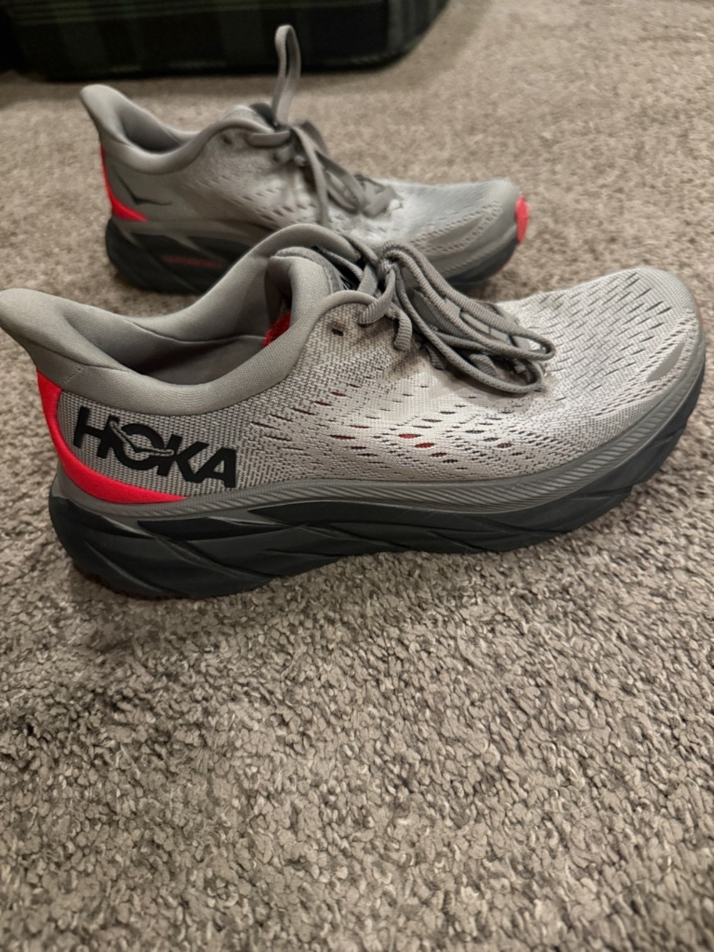EUC W Clifton 8 - size7B -running shoes gray & black with hot pink accents